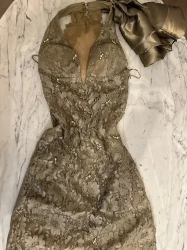 Vestido longo Patrícia Bonaldi (PatBo) de Festa Dourado acobreado com Renda e aplicações  