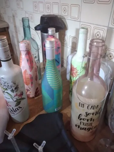 GARRAFAS LINDAS, ÓTIMA DECORAÇÃO 