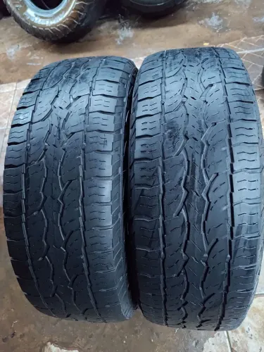 Pneus 205/65/15 meia vida.... original dunlop