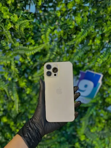 iPhone 13 Pro Max Dourado 256GB 74% saúde da bateria Seminovo (3 meses de garantia)
