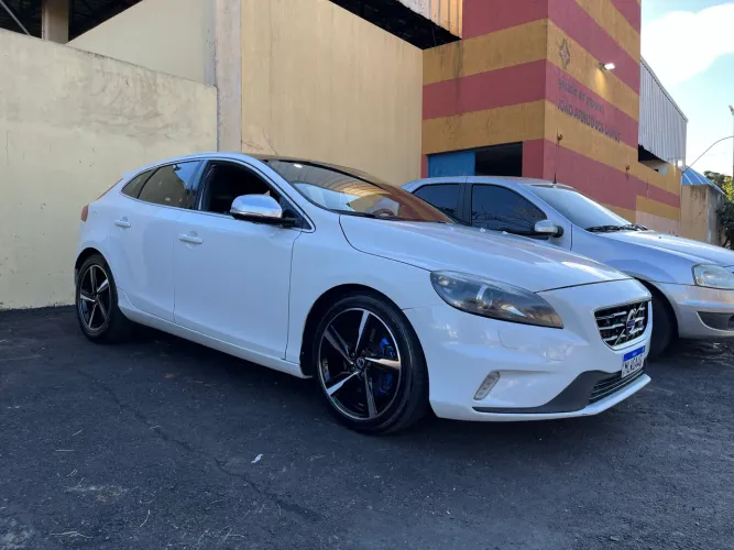 Volvo V40 T-5 R-design 2.0 Aut. 2014