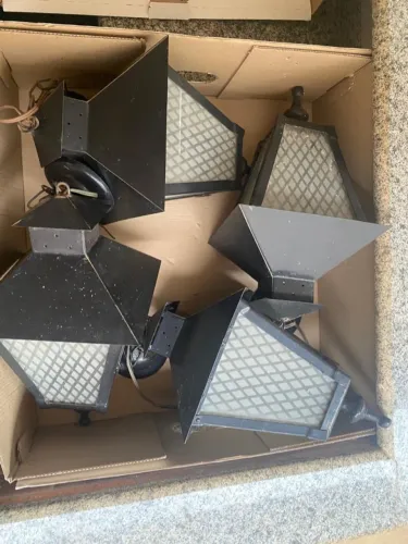 Luminaria de ferro com corrente para ambiente externo