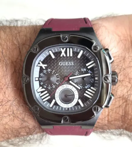 Relógio Americano Guess GW0571G4 quadrado preto e vinho seminovo