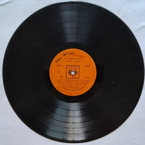Disco Roberto Carlos ?0 inimitável? ano 1968, sem capa, com pequenos arranhões