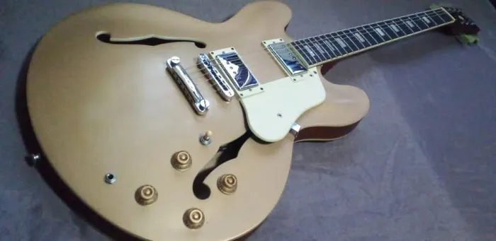 Guitarra Gibson ES-335 Semi-Acústica