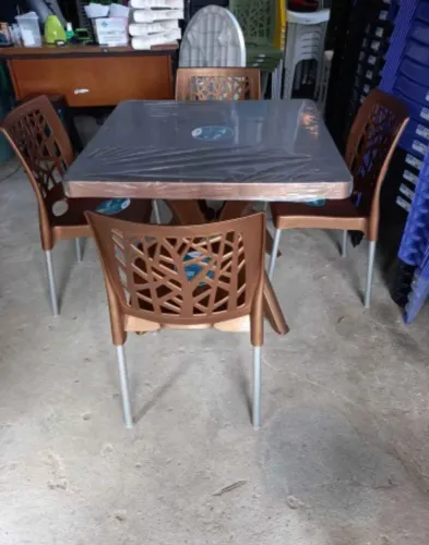 Conjunto Mesa de jantar com 4 Cadeiras