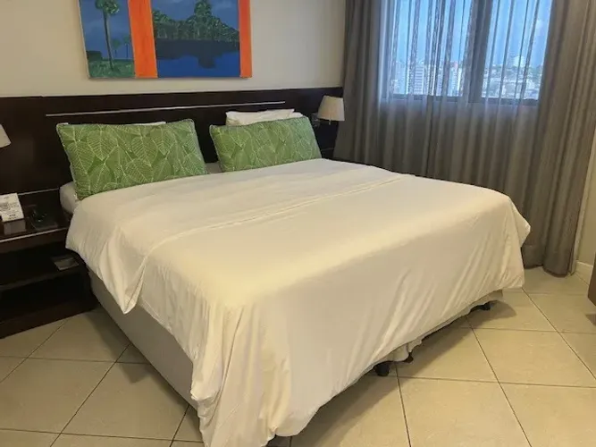 Vendo apart hotel no condomínio Millennium, torre Century, totalmente mobiliado.