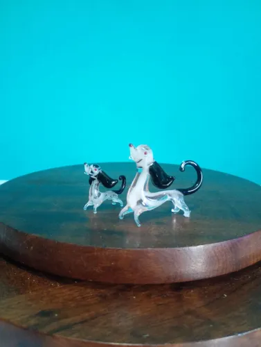 Esculturas de cachorros em vidro estilo murano <br><br>3 e 2 cm 