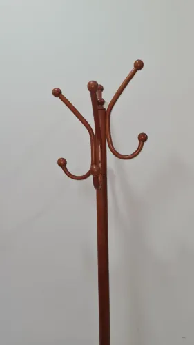 Cabideiro de Madeira Clássico