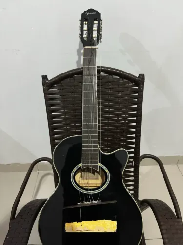 Violão Giannini com Defeito