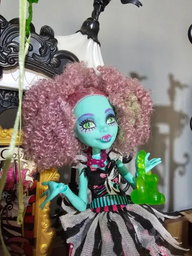 Boneca Honey Freak Du Chic completa 