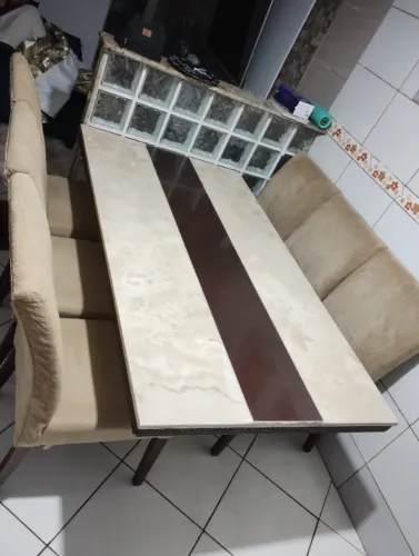 Mesa de jantar de mármore