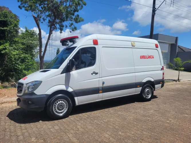 Ambulância Sprinter 415 ,2019 impecável,revisada, veículo de viagens longas.