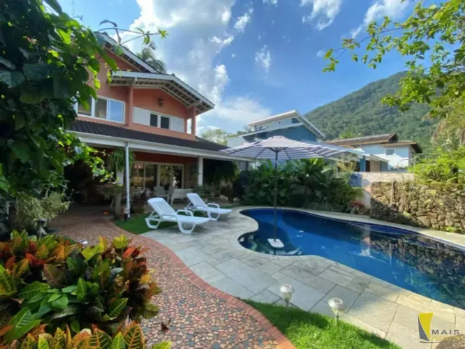 Linda Casa à 200m da Orla no Condomínio Pedra Verde, mais Cobiçado de Ubatuba! Raridade!