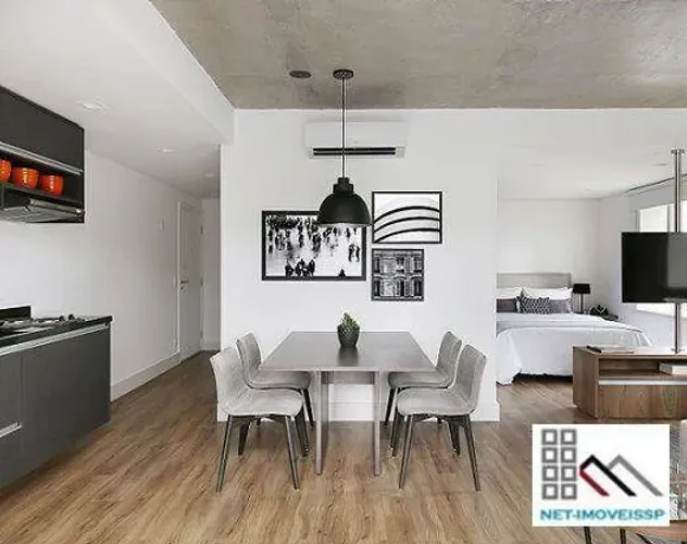 APARTAMENTO 1 DORMITÓRIO (70m²), 1 SUÍTE, TOTALMENTE MOBILIADO, TERRAÇO, 1 VAGA. A POUCOS 