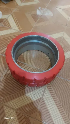 Roda dianteira Tennant brava