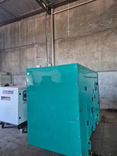 Gerador de energia 116 kva Cummins Carenado