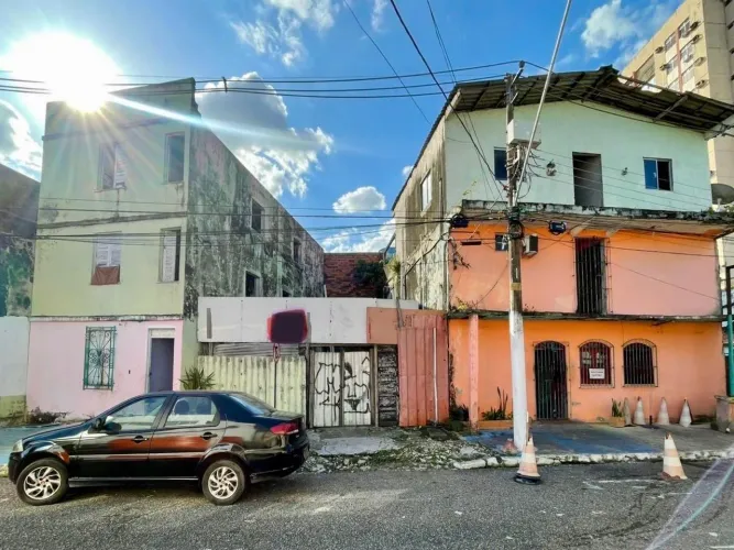 Vendo 2 prédios comerciais , terreno 21x15 bairro do Reduto !