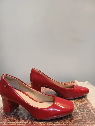 Sapato Feminino Via Uno semi-novo envernizado Vermelho Salto Grosso