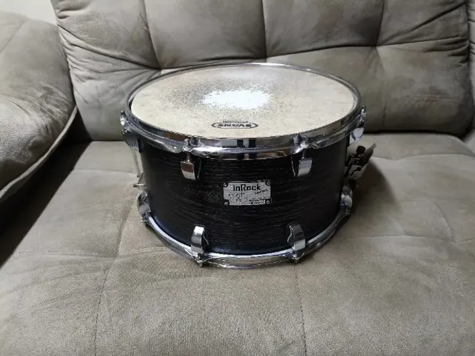 Caixa Odery In Rock Big Beat 14x8' com Pele Evans e Bag