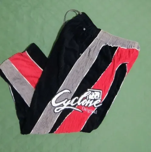 Calça cyclone tamanho M modelo antigo em perfeito estado