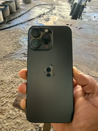 Vendo iPhone 15 pro max 512 gb todo original eu aceito moto