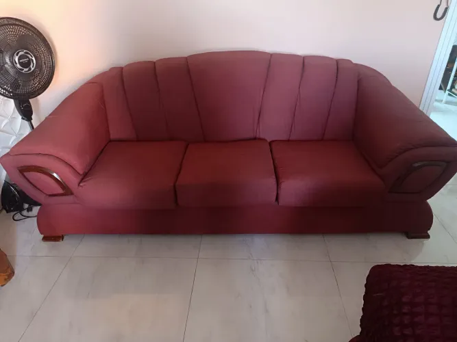 Vendo um Conjunto de sofá de 3 e 2 Lugares.