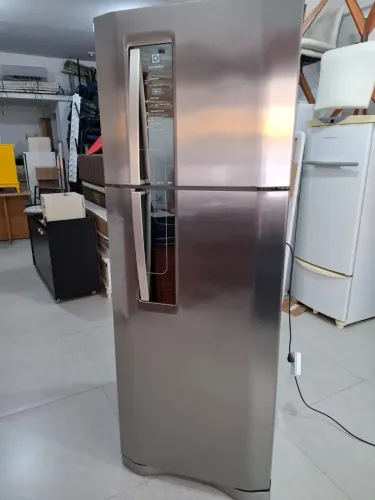 Geladeira Eletrolux Frost Free inox