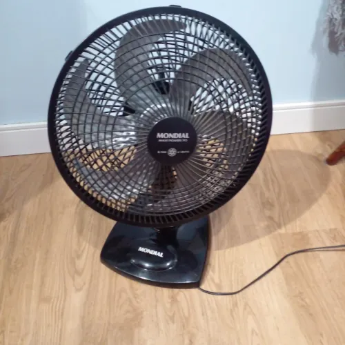Ventilador Mondial preto