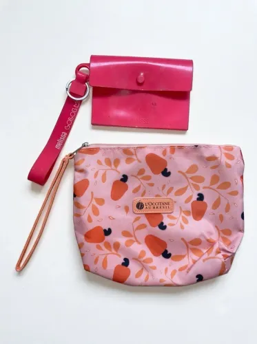 Kit carteira Melissa + necessaire L'Occitane