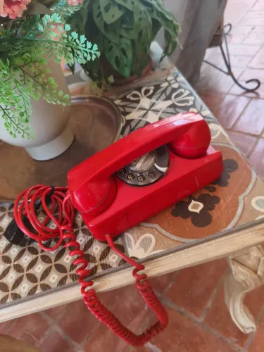 Telefone antigo vermelho - raridade