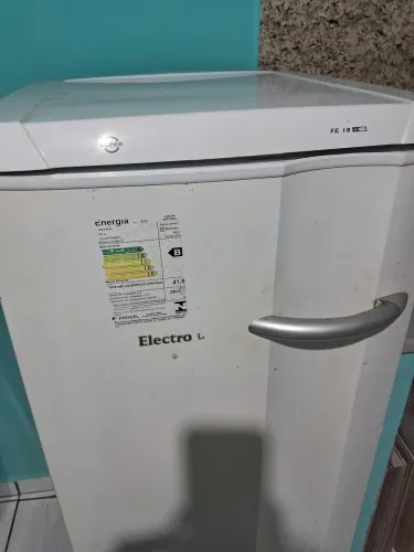 Freezer vertical 180litros