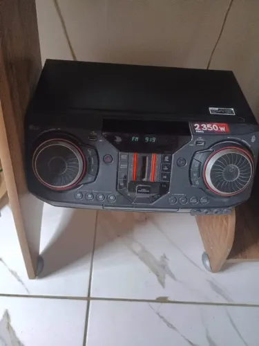 Vendo som LG 2350w , rms