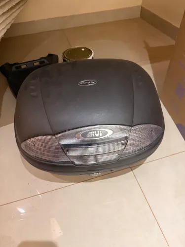 Bau givi 46l com suporte para Honda ( linha cb, twister