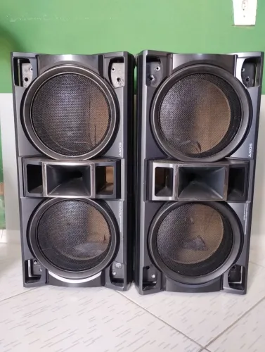 Vende-se duas caixas vazia Sony gtr66h