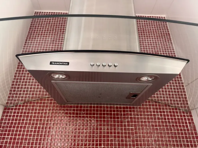 Coifa Tramontina inox com vidro curvo temperado