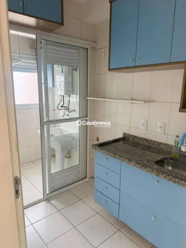 Apartamento 2 quartos com suíte, andar alto, com armários e 1 vaga para locação no Parque 