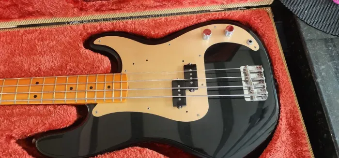 Baixo Fender Precision Bass
