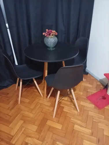 Conjunto de mesa e 3 cadeiras