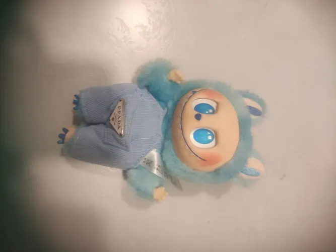 Vendo labubu com roupa por R$30