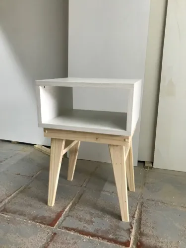 Mesa de Cabeceira Nova