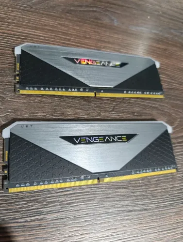 Memória CORSAIR VENGEANCE 16 GB (2X 8GB)