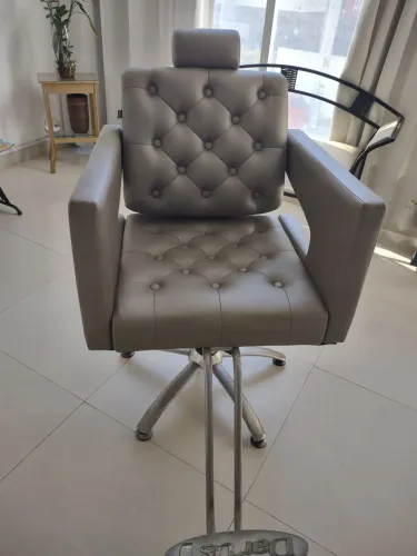 Cadeira para cabeleireira/barbeiro. Hidráulica e reclinável