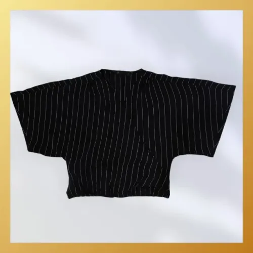Blusa em tecido estampa em giz de risco