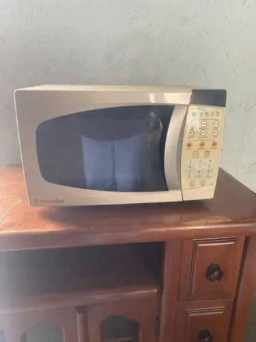 Microondas Electrolux digital 21 l