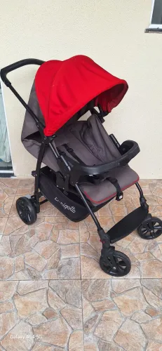 Carrinho de bebê passeio