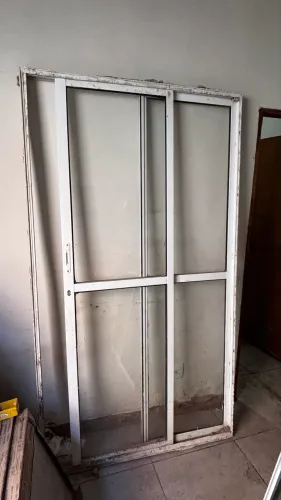 Porta alumínio