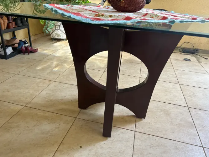 Vende-se mesa de vidro