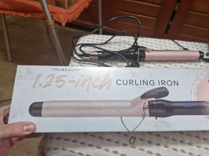 Este é um modelador de cachos (babyliss) da marca TruBeauty.