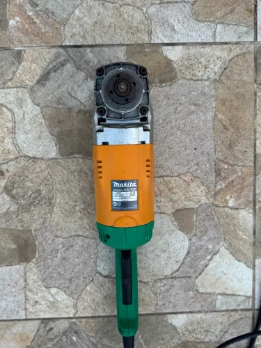 ESMERILHADEIRA MAKITA GA7020 7? - 2.200W